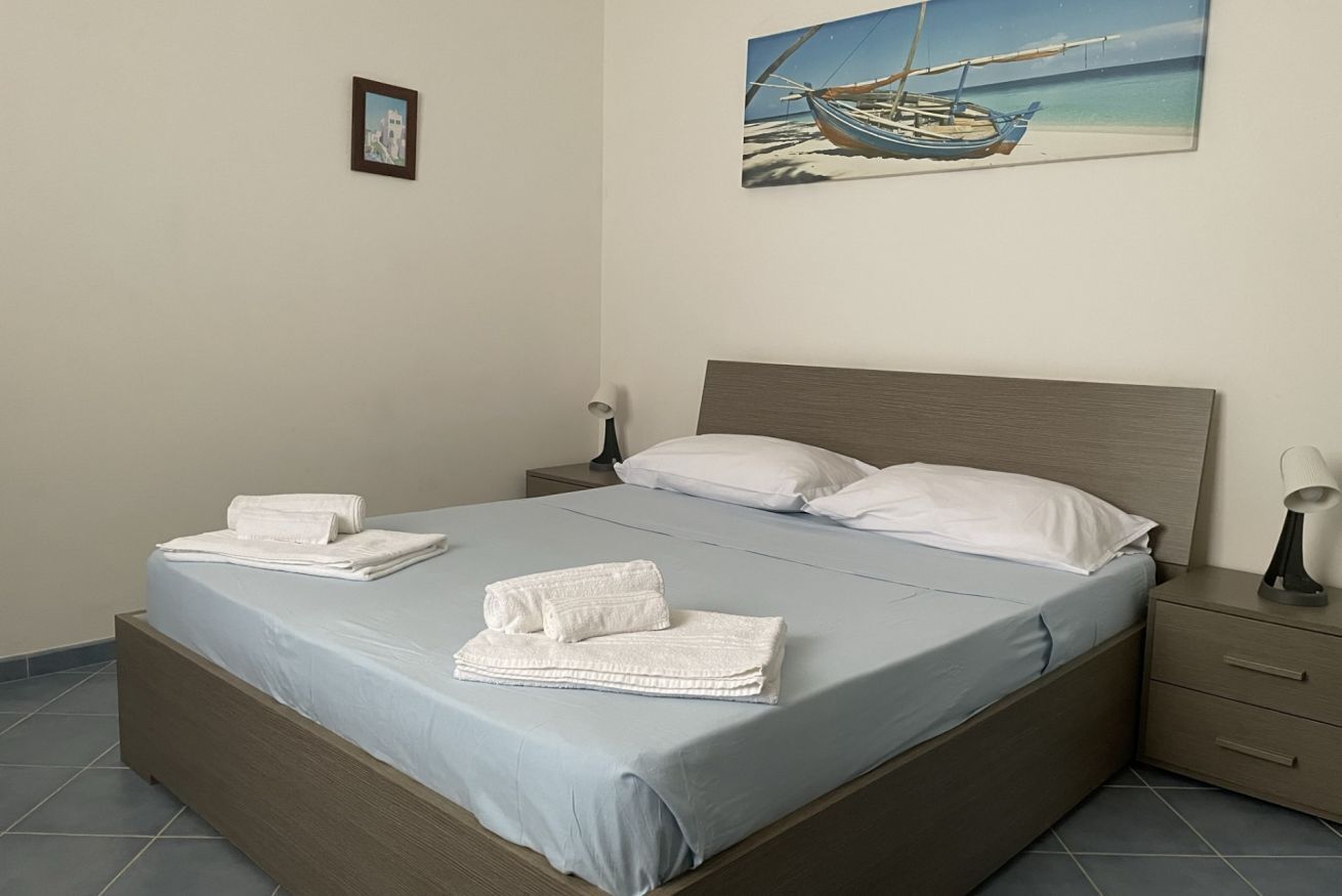 2 bedrooms, in-room safe, iron/ironing board, travel crib