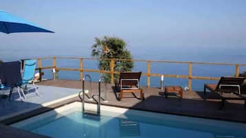 Een verwarmd zwembad