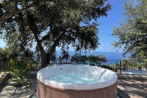 Villa Alice is an independent newly built villa, designed in the traditional “dammuso” style with its characteristic dome and overlooking the sea. It is a retreat immersed in nature, perfect for those seeking peace, privacy and an authentic stay. The