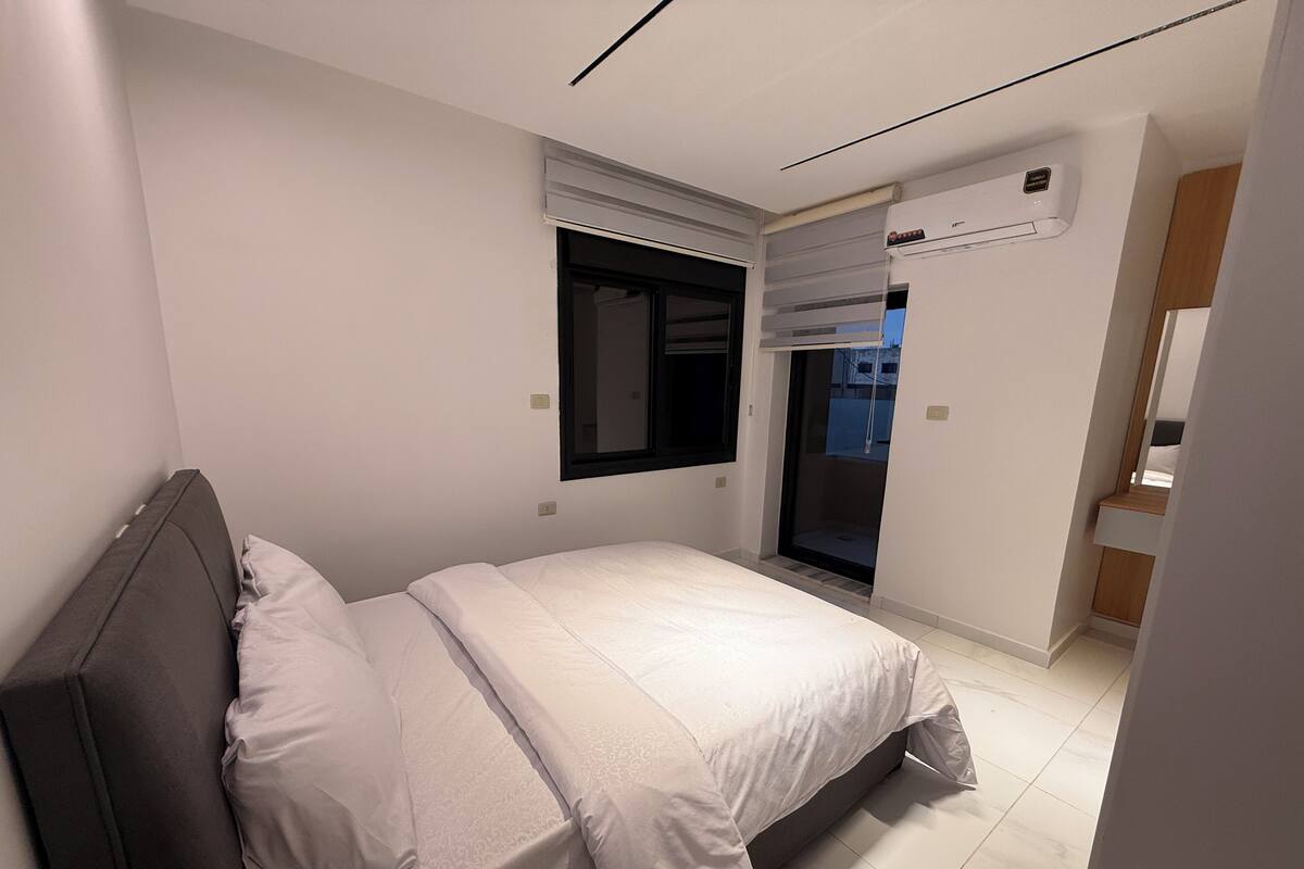 小型套房 | 办公桌、笔记本电脑工作区、免费 WiFi、床单