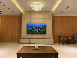 Lobby sitting area - Alkout Suites (Irbid)