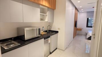 Studio, byutsikt | Eget kjøkken | Minikjøleskap, mikrobølgeovn og kokeplater