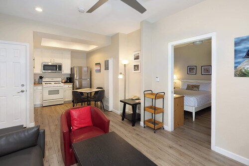 Sunny Sands Retreat!