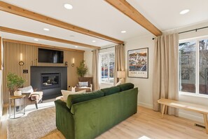 Smart TV, fireplace - Walk to Ski! 2 King Beds, Fireplace! Luxury Park City Condo. (Park City)