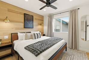 2 Schlafzimmer, Zimmersafe, Schreibtisch, Bügeleisen/Bügelbrett