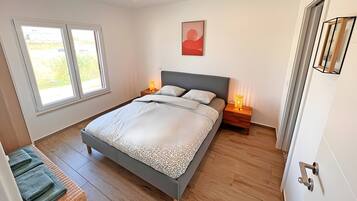 WiFi, bed sheets, wheelchair access