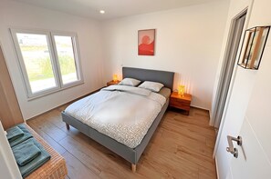 WiFi, bed sheets, wheelchair access - Apartment '2' with Shared Pool, Private Terrace and Wi-Fi (Lourinhã)