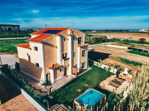 Exterior - Apartment '2' with Shared Pool, Private Terrace and Wi-Fi (Lourinhã)