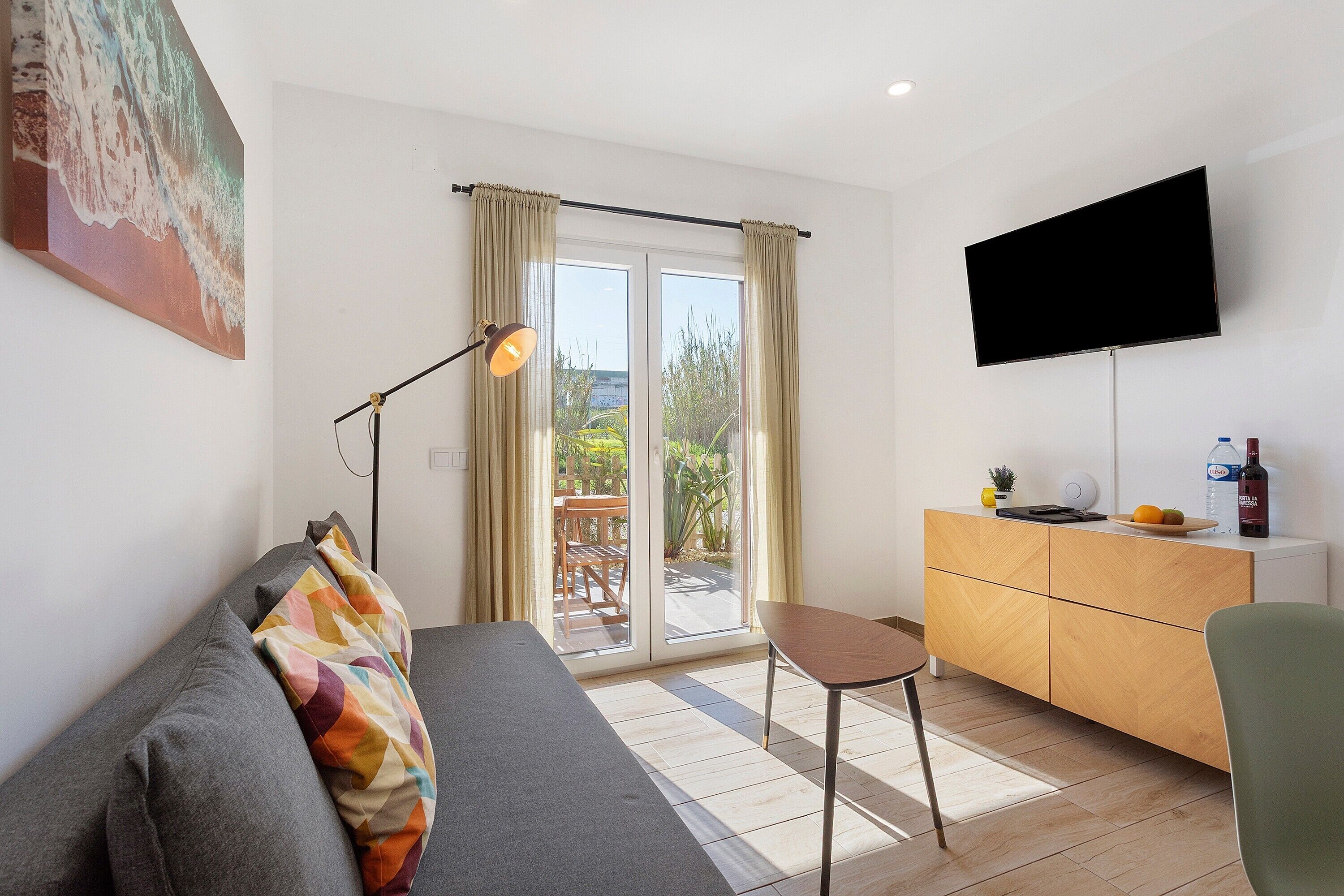 Tv och ett bordtennisbord