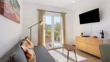 Televisión, mesa de ping pong