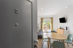 Interior - Apartment '2' with Shared Pool, Private Terrace and Wi-Fi (Lourinhã)