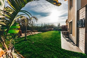 Outdoor dining - Apartment '4' with Shared Pool, Shared Terrace and Wi-Fi (Lourinhã)