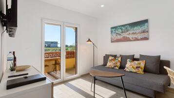 Fernseher, Tischtennisplatte