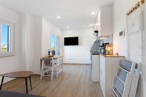 冷蔵庫、オーブン、コンロ、食器洗い機