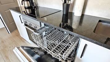 Kühlschrank, Ofen, Herdplatte, Geschirrspüler