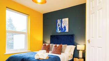 6 bedrooms, iron/ironing board, WiFi, bed sheets