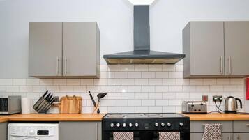 Fridge, microwave, stovetop, electric kettle