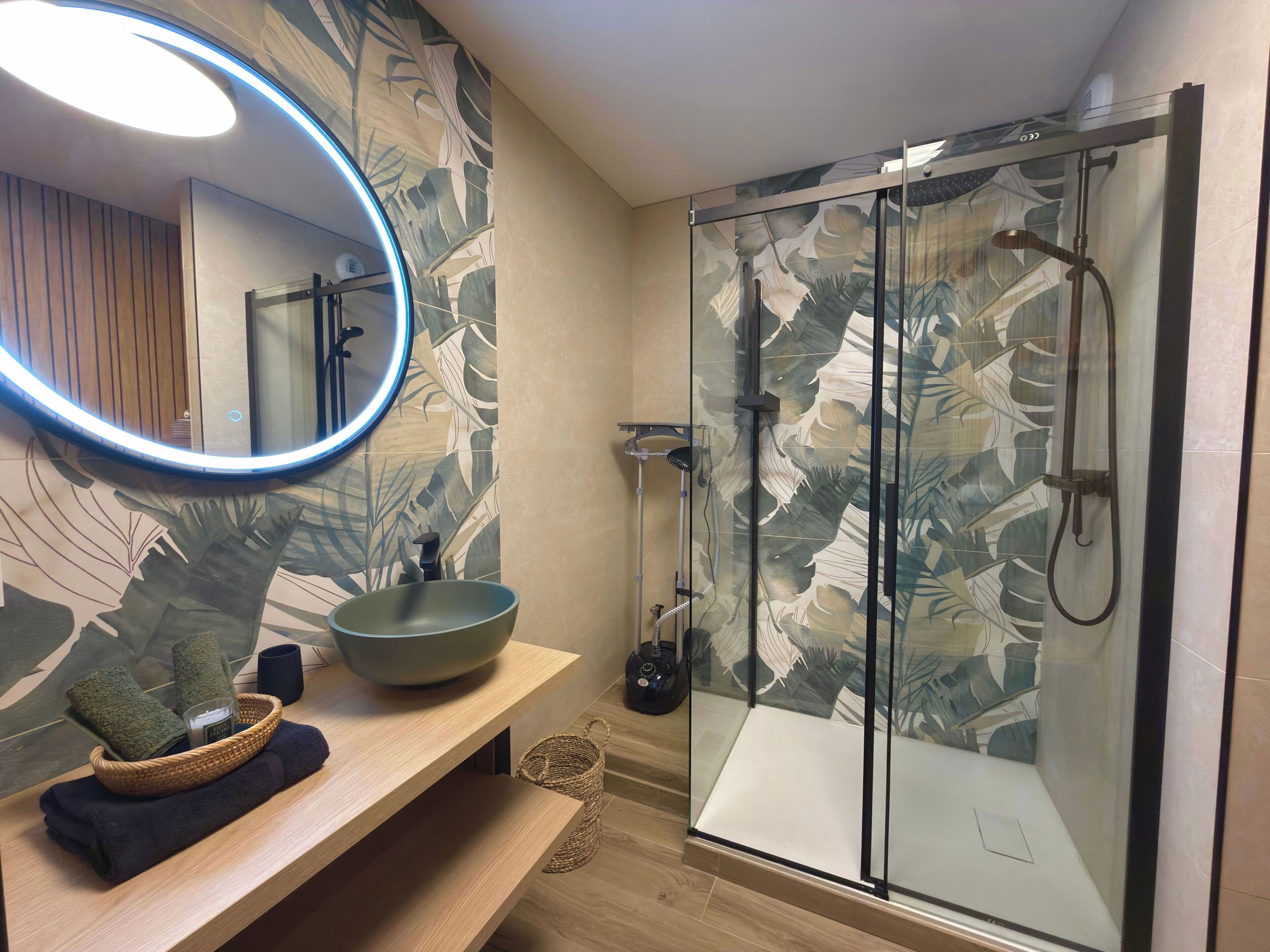 ヘアドライヤー、タオル