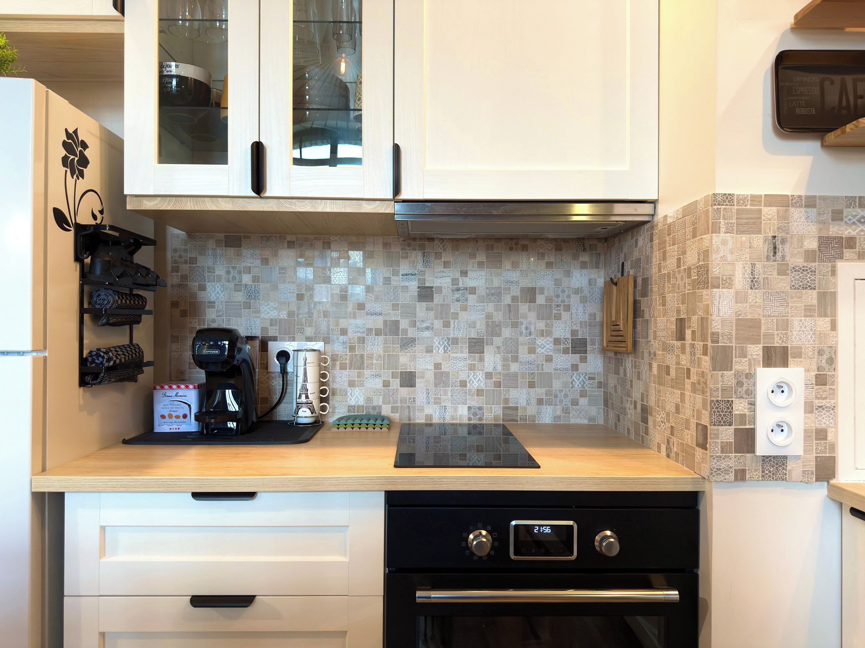 Fridge, dishwasher, cookware/dishes/utensils