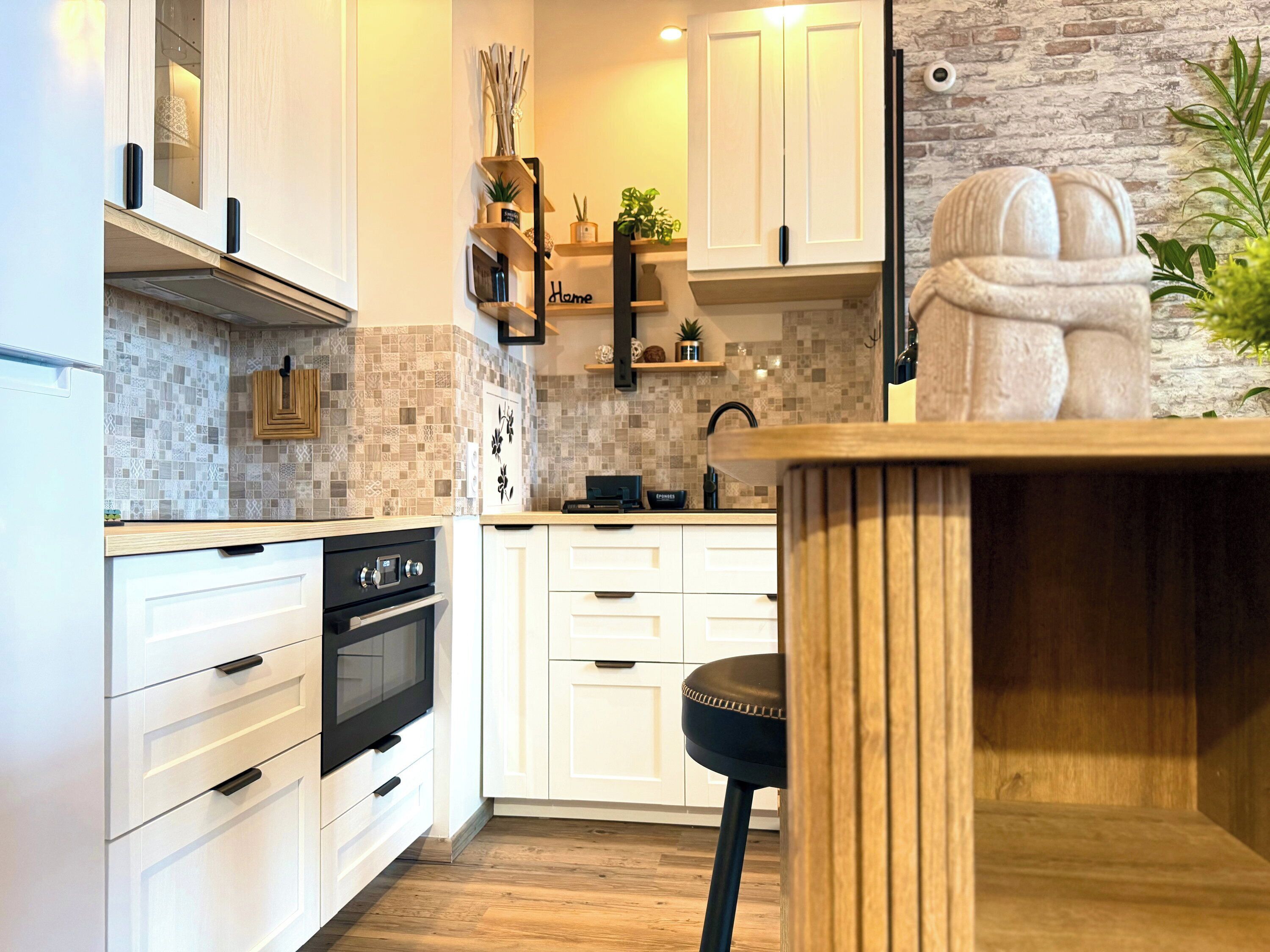 Fridge, dishwasher, cookware/dishes/utensils