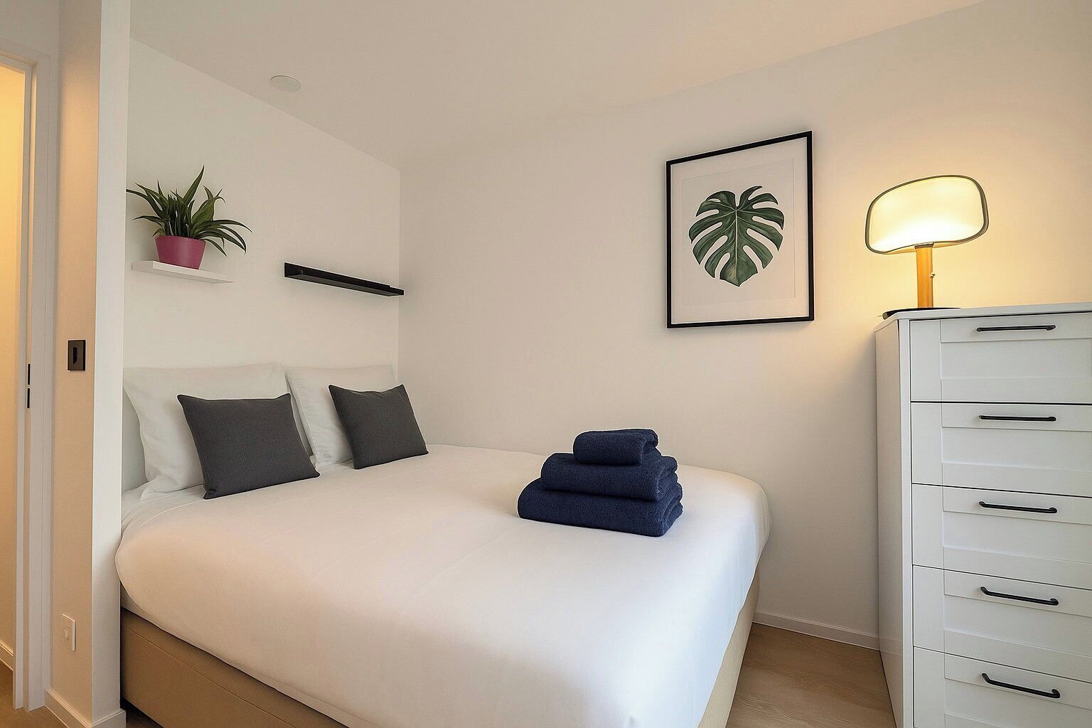 Desk, iron/ironing board, WiFi, bed sheets