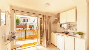 Fridge, microwave, stovetop, coffee/tea maker