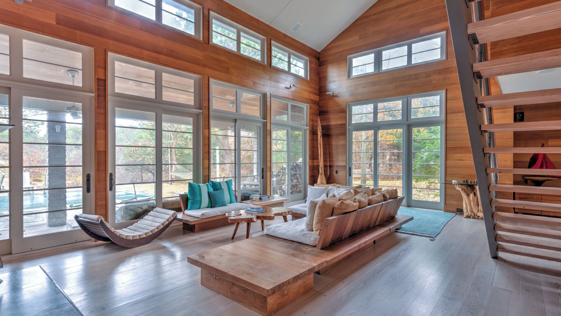 Smart TV, fireplace, stereo