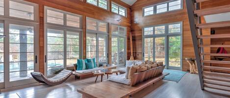 Smart TV, fireplace, stereo