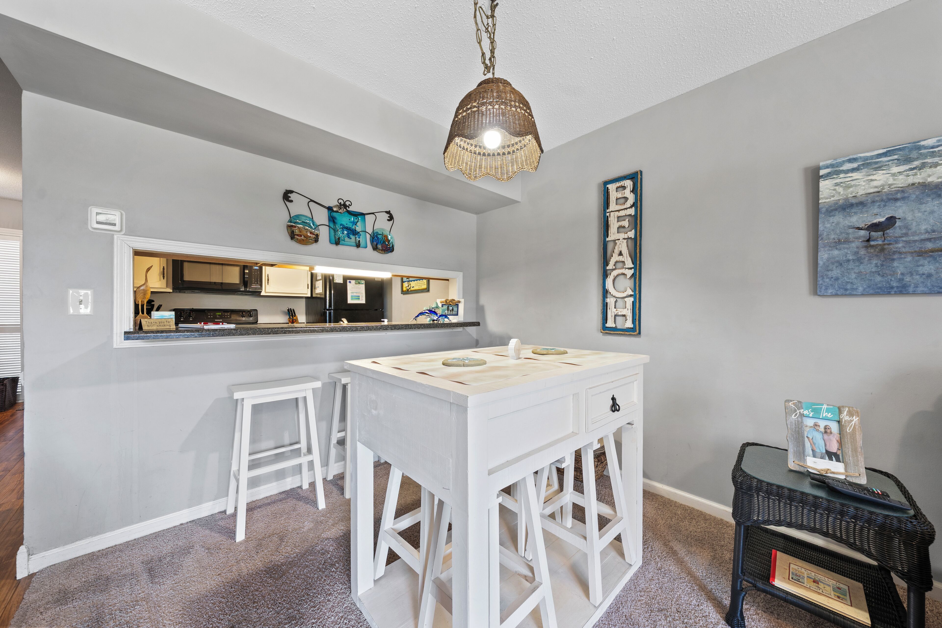 Kondominium Khas, 2 kamar tidur, akses ke kolam renang, pemandangan kota | Makan di kamar