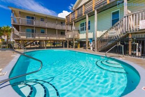 حمّام سباحة خارجي