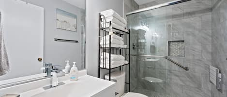 Signature Condo, 2 Bedrooms, Pool Access, City View | Bathroom | Shower, free toiletries, towels, soap