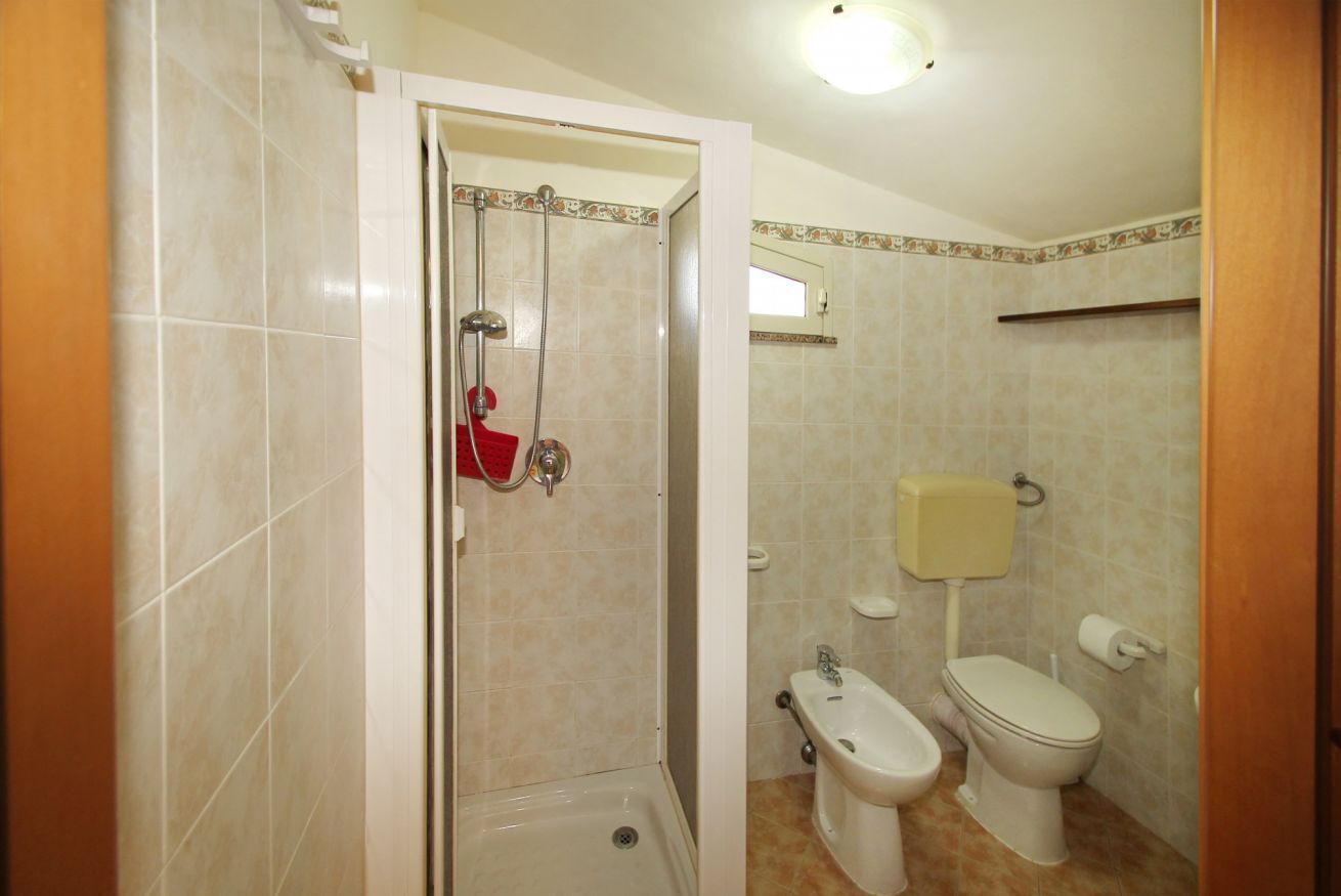 Dusche, Haartrockner, Bidet, Handtücher