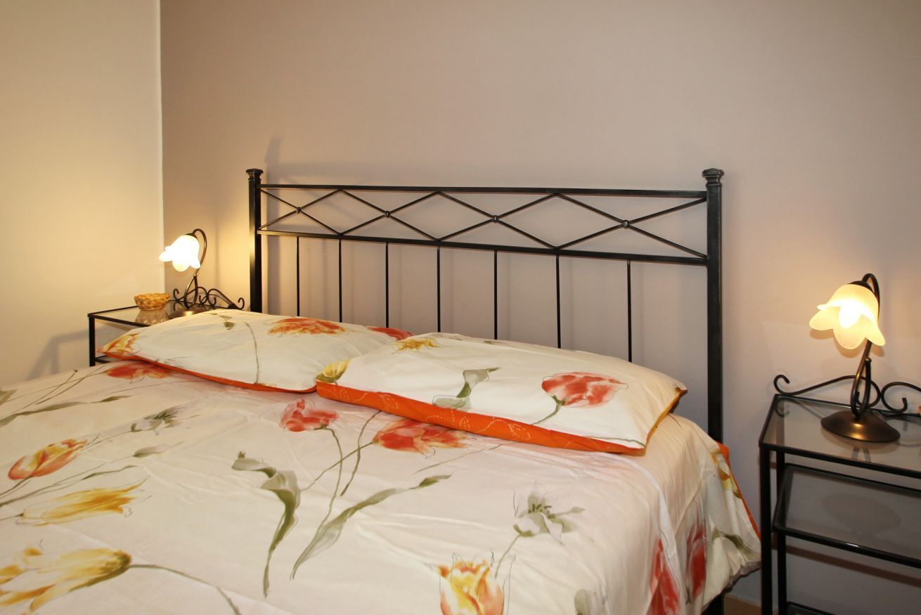 1 quarto, cofres nos quartos, ferros/tábuas de passar roupa