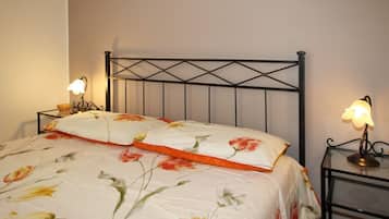 1 quarto, cofres nos quartos, ferros/tábuas de passar roupa