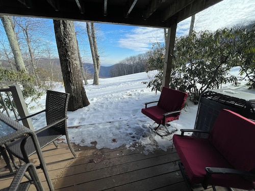 TRUE SKI OUT Condo Sleeps 2-5 on Eagles Swoop at Wintergreen Resort.