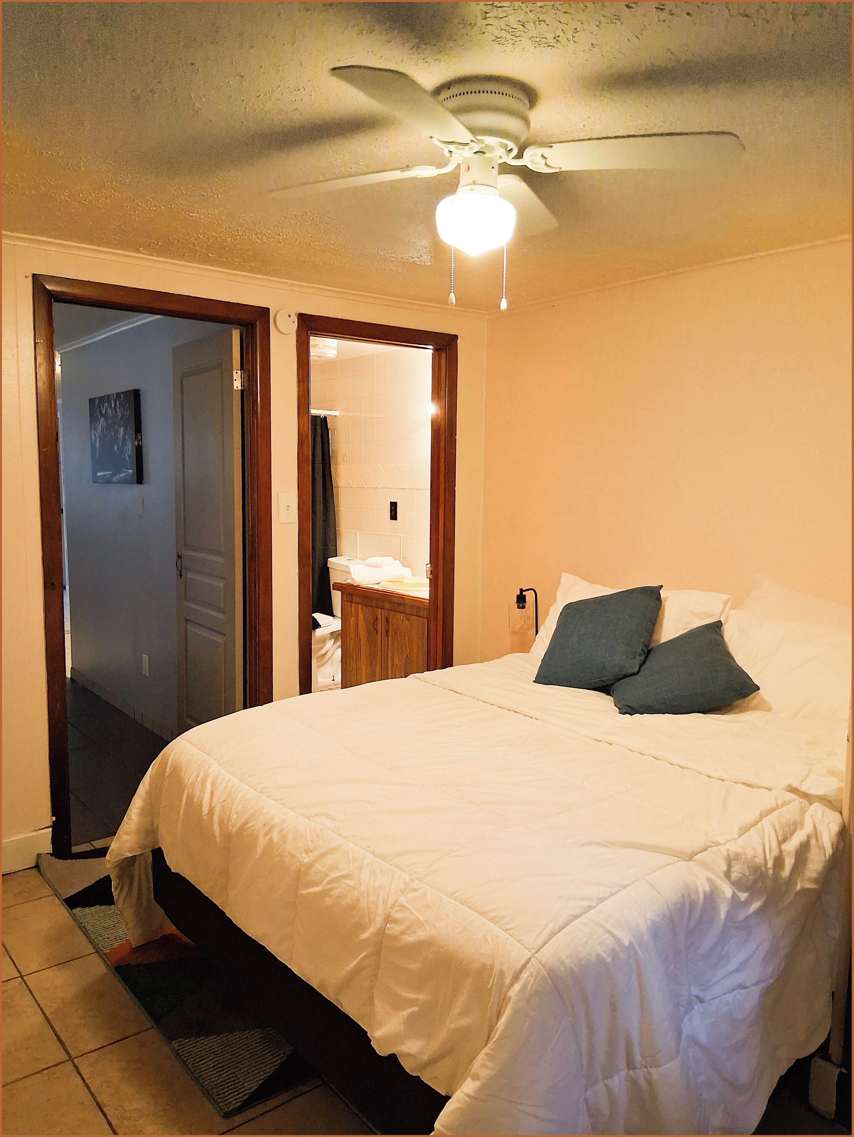 1 chambre, fer et planche à repasser, Wi-Fi, draps fournis