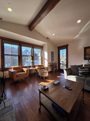 TV, fireplace - Snowcreek Resort Vacation Rental 1513 (Mammoth Lakes)
