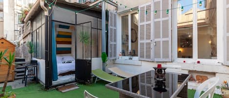 屋外ダイニングエリア