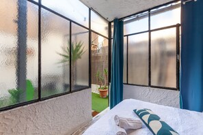 1 soveværelse, sengetøj