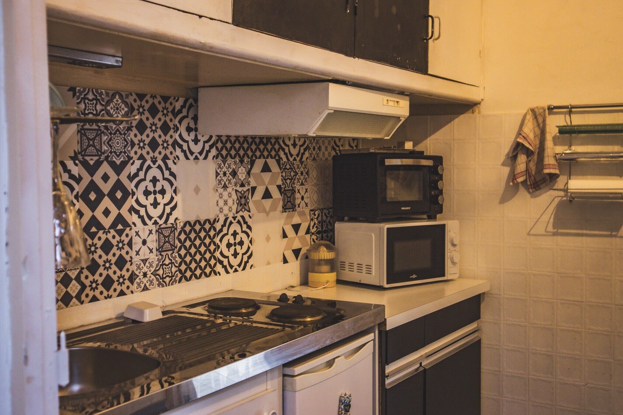 Frigorifero, microonde, forno, piano cottura