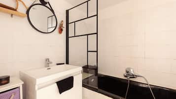 Douche, serviettes fournies