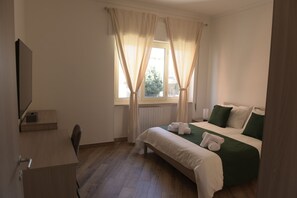 2 bedrooms, in-room safe, desk, iron/ironing board - Your Oasis of Relaxation in Rome, apartment with all the comforts (Roma)