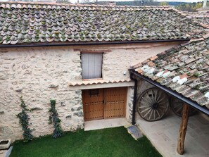 Exterior detail - Cottage next to a river in a quiet village, ideal for families. (Castroserna de Arriba)