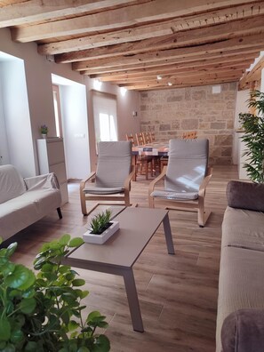 Interior - Cottage next to a river in a quiet village, ideal for families. (Castroserna de Arriba)