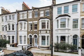 Interior - Stunning 2-bedroom Flat in Fulham (London)