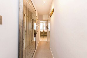 Interior - Stunning 2-bedroom Flat in Fulham (London)