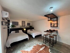 1 habitación, tabla de planchar con plancha y wifi 