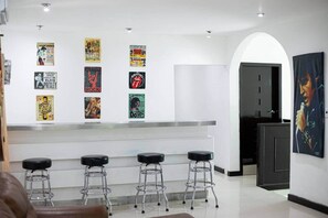 Bar (in der Unterkunft)