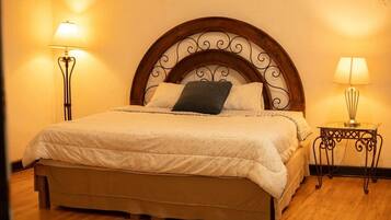 6 habitaciones, tabla de planchar con plancha, wifi y ropa de cama