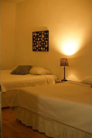 6 bedrooms, iron/ironing board, WiFi, bed sheets - Casa grande céntrica 19 huéspedes wifi 500Mbps (Matamoros)